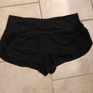 Lulu Lemon Chase Me Short 2.5”